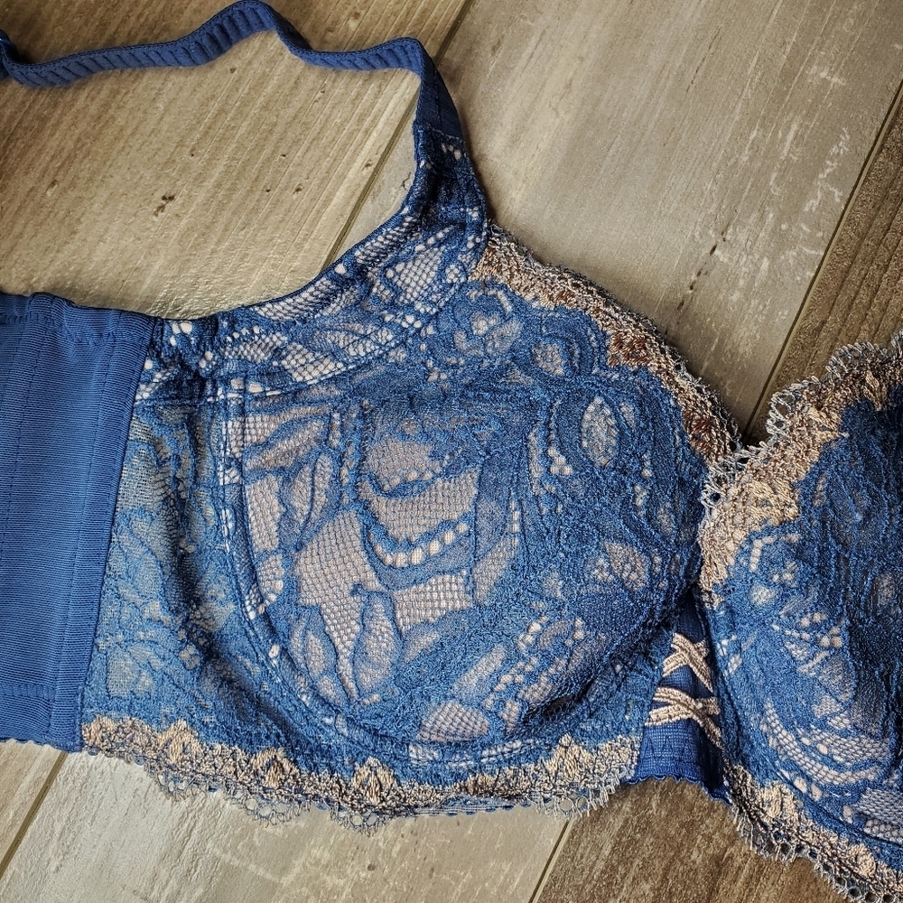 Wacoal Women's Blue and Gray Lace Underwire Bra Size 34C EUC